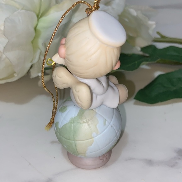 Precious Moments 1999 Peace On Earth Ornament 679259 - Picture 8 of 16
